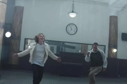 Justin Bieber e The Kid LAROI em "Stay"<!-- NICAID(14859427) -->