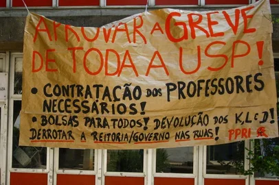 A reitoria tem afirmado que já aprovou o plano de reposição das vagas