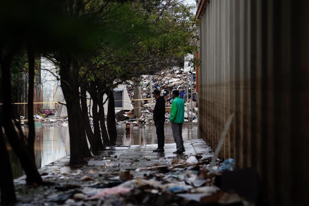 Alagamentos voltam a atingir ruas do 4&deg; Distrito, na zona norte de Porto Alegre