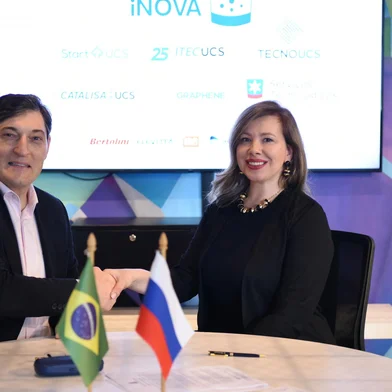 Empresa da Rússia especializada em compostos químicos para a indústria ingressa no TecnoUCS. Contrato foi assinado pelo reitor Gelson Leonardo Rech e a sócia da empresa Margarita Inskandarova<!-- NICAID(15933663) -->
