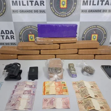 Casal é preso com mais de 12 quilos de maconha em Caxias do Sul.<!-- NICAID(15860528) -->