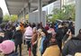 Servidores públicos protestam em frente à prefeitura de Caxias do Sul