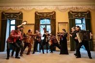 Banda de câmara Tum Toin Foim<!-- NICAID(16183422) -->