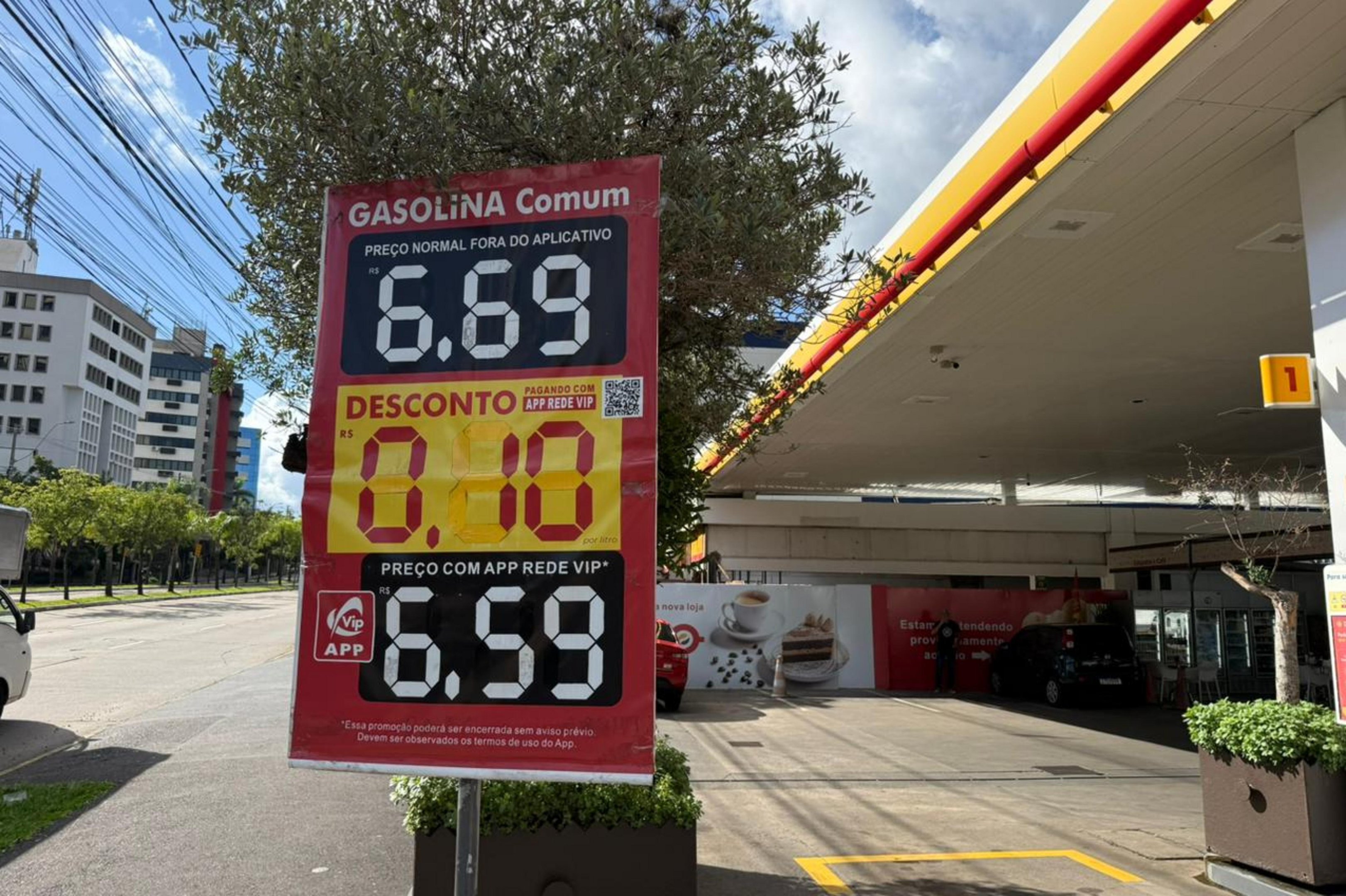 Com aumento do ICMS, pre&ccedil;o do litro da gasolina sobe nos postos de Porto Alegre e j&aacute; &eacute; encontrado a R$ 6,69