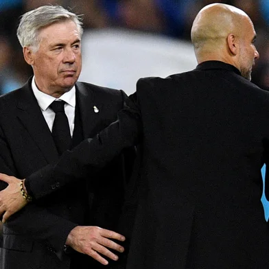 Real Madrid's Italian coach Carlo Ancelotti (L) congratulates Manchester City's Spanish manager Pep Guardiola after the UEFA Champions League second leg semi-final football match between Manchester City and Real Madrid at the Etihad Stadium in Manchester, north west England, on May 17, 2023. Manchester City won the match 4-0. (Photo by Oli SCARFF / AFP)Editoria: SPOLocal: ManchesterIndexador: OLI SCARFFSecao: soccerFonte: AFPFotógrafo: STF<!-- NICAID(15706941) -->