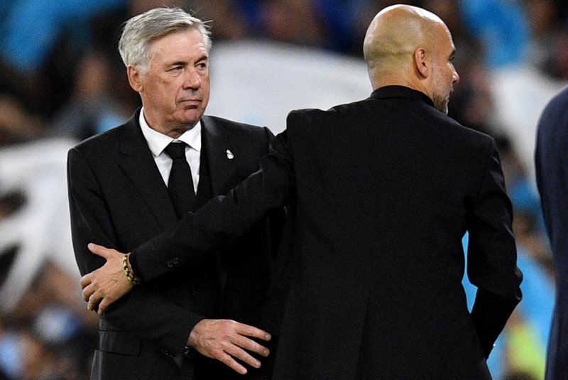 Real Madrid's Italian coach Carlo Ancelotti (L) congratulates Manchester City's Spanish manager Pep Guardiola after the UEFA Champions League second leg semi-final football match between Manchester City and Real Madrid at the Etihad Stadium in Manchester, north west England, on May 17, 2023. Manchester City won the match 4-0. (Photo by Oli SCARFF / AFP)Editoria: SPOLocal: ManchesterIndexador: OLI SCARFFSecao: soccerFonte: AFPFotógrafo: STF<!-- NICAID(15706941) -->