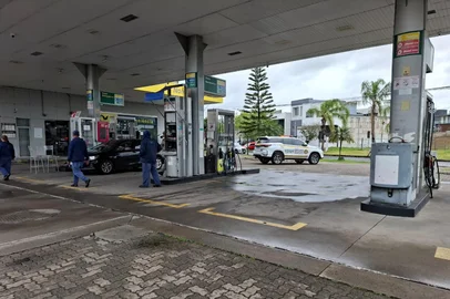 Homem é executado em posto de gasolina<!-- NICAID(16156501) -->