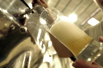 ***  Fábrica de cerveja Süd Brau  ***Fábrica de cerveja Süd Brau,no Vale dos Vinhedos.Na foto o cervejeiro Mateus José da Silva.<!-- NICAID(1164757) -->