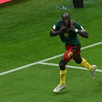 Cameroon's forward #10 Vincent Aboubakar celebrates scoring his team's first goal during the Qatar 2022 World Cup Group G football match between Cameroon and Brazil at the Lusail Stadium in Lusail, north of Doha on December 2, 2022. (Photo by Anne-Christine POUJOULAT / AFP)Editoria: SPOLocal: DohaIndexador: ANNE-CHRISTINE POUJOULATSecao: soccerFonte: AFPFotógrafo: STF<!-- NICAID(15632041) -->