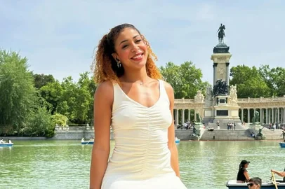 Emelly Souza, influenciadora naturista que se diz ecossexual terminou com o namorado por não preticar sustentabilidade como pregava.<!-- NICAID(16287605) -->
