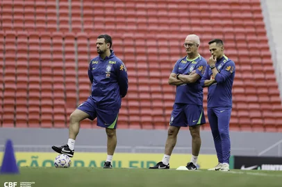 Dorival Júnior prepara trocas para jogo contra a Argentina<!-- NICAID(16001803) -->