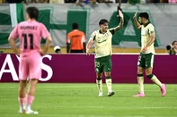 Palmeiras' Brazilian midfielder #18 Mauricio celebrates scoring his team's second goal with Palmeiras' Argentine forward #42 Jose Manuel Lopez (R) during the FIFA Club World Cup 2025 Group A football match between US Inter Miami and Brazil's Palmeiras at the Hard Rock stadium in Miami on June 23, 2025. (Photo by PATRICIA DE MELO MOREIRA / AFP)<!-- NICAID(16065938) -->