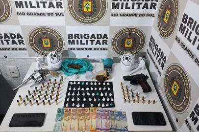 Com antecedentes por homicídio, homem é preso com armas e drogas em Serafina Corrêa.<!-- NICAID(15954537) -->
