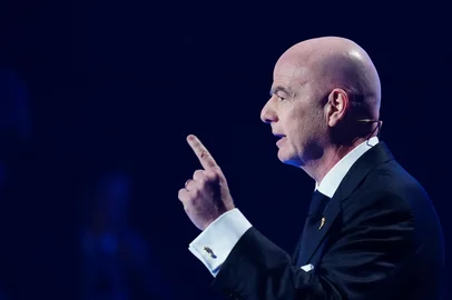 Italian Fifa President Gianni Infantino delivers a speech during the draw for the 2026 FIFA Football World Cup taking place in the US, Canada and Mexico, at the Kennedy Center, in Washington, DC, on December 5, 2025. (Photo by Jia Haocheng / POOL / AFP)Editoria: SPOLocal: WashingtonIndexador: JIA HAOCHENGSecao: soccerFonte: POOLFotógrafo: STR<!-- NICAID(16181162) -->