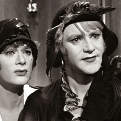 quanto mais quente melhor , filme , hotel , +economia<!-- NICAID(11818628) -->