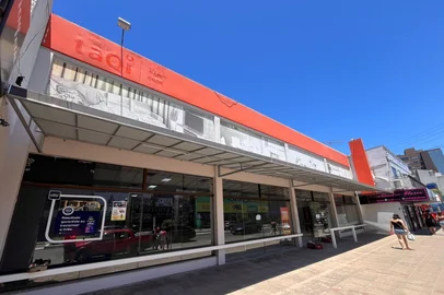 Guilherme Gonçalves / Grupo RBS antigo ponto da Taqi é assumido por supermercado<!-- NICAID(16203217) -->