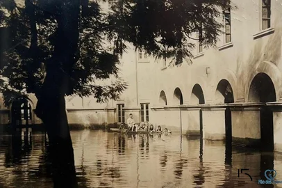 Projeto preserva a memória da Fundação O Pão dos Pobres de Santo Antônio nos seus 130 anos.Iniciativa propõe um amplo restauro, desde as fachadas internas ao acervo da instituição, composto por quatro mil itens, entre documentos e obras de arte<!-- NICAID(16122565) -->