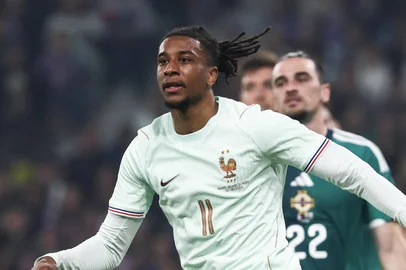 France's forward #11 Michael Olise celebrates scoring his team's first goal during the international friendly football match between France and Northern Ireland at the Pierre-Mauroy stadium in Villeneuve-d'Ascq, northern France on June 8, 2026, ahead of the 2026 FIFA World Cup football tournament. (Photo by FRANCK FIFE / AFP)Editoria: SPOLocal: Villeneuve-d'AscqIndexador: FRANCK FIFESecao: soccerFonte: AFPFotógrafo: STF<!-- NICAID(16302908) -->