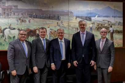 Empresários caxienses Ruben Bisi, Celestino Loro, Daniel Randon e Ubiratã Rezler, com vice-presidente Geraldo Alckmin.<!-- NICAID(15370991) -->