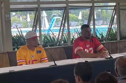 Kelce e Mahomes<!-- NICAID(16116909) -->