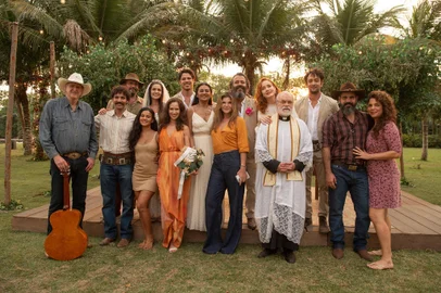 Casamentos marcam a Ãºltima semana de 'Pantanal' - Zefa ( Paula Barbosa ), Tadeu ( JosÃ© Loreto ), FilÃ³ ( Dira Paes ), JosÃ© LeÃ´ncio ( Marcos Palmeira ), Irma ( Camila Morgado ) e JosÃ© Lucas ( Irandhir Santos ) + SÃ©rgio Reis, Ingra Lyberato, Cristiana Oliveira, Guito, Isabel Teixeira, Juliano CazarrÃ©, Bella Campos e Almir Sater<!-- NICAID(15230537) -->