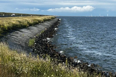 Afsluitdijk (dique de fecho) é um dique gigante que liga o norte da Holanda do Norte com a província da Frísia, nos Países Baixos, fechando o IJsselmeer e separando-o do Mar de Wadden. - Foto: Rodrigo Lopes/Agência RBS<!-- NICAID(15790893) -->