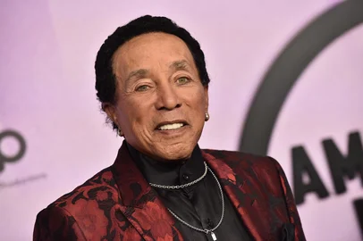 (FILES) US singer Smokey Robinson arrives for the 50th Annual American Music Awards at the Microsoft Theater in Los Angeles, California, on November 20, 2022. Motown legend Smokey Robinson was facing a multimillion dollar lawsuit on May 6 from four former housekeepers who allege the soul singer repeatedly raped and sexually assaulted them.A lawsuit filed in a Los Angeles court claims the 85-year-old forced himself on the women multiple times over a number of years, often when his wife was not at home.One of the plaintiffs alleges the "Tracks of My Tears" singer would summon her to his bedroom in his Los Angeles area home, and greet her wearing only his underwear. (Photo by Lisa O'CONNOR / AFP)<!-- NICAID(16038691) -->