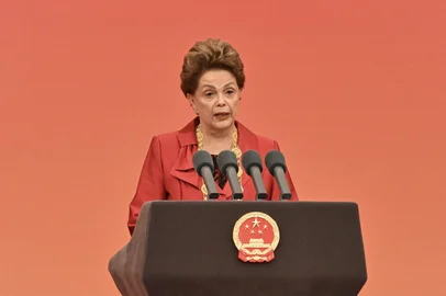 (FILES) Dilma Rousseff, Chair of the New Development Bank and former president of Brazil, delivers a speech during an awards ceremony ahead of China's National Day at the Great Hall of the People in Beijing on September 29, 2024. Brazil's former president Dilma Rousseff has been hospitalized in Shanghai for ear inflammation, her team said on February 25, 2025. The 77-year-old economist, who now heads a bank established by the BRICS bloc of developing economies, "is responding well to treatment" and should be released in a few days, said a statement from her team. (Photo by ADEK BERRY / AFP)Editoria: POLLocal: BeijingIndexador: ADEK BERRYSecao: politics (general)Fonte: AFPFotógrafo: STF<!-- NICAID(15983942) -->