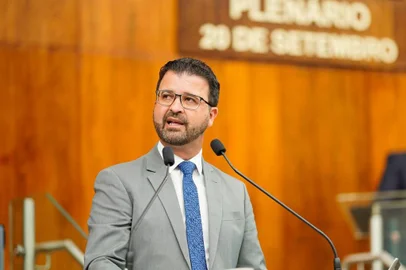 Deputado estadual e presidente do PSDB de Caxias do Sul, Neri o Carteiro no plenário da Assembleia Legislativa do RS.<!-- NICAID(15515449) -->