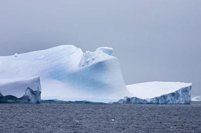 Iceberg Wedell Sea Antarctica, IJsberg Wedellzee AntarcticaMar de Wedell - Foto: AGAMI/stock.adobe.comIndexador: Marc GuytFonte: 440063468Fotógrafo: Photographer AGAMI<!-- NICAID(15608092) -->