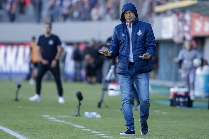 Grêmio pode fazer investida por volante após as saídas de Thiago Santos e Thaciano