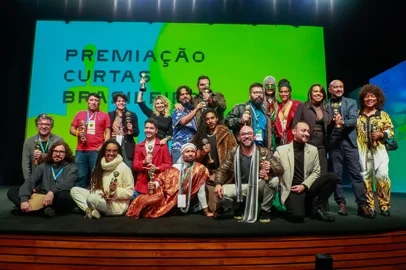 18/08/2023 - 51Âº Festival de Cinema de Gramado - Premiados na categoria curta-metragem brasileiro / Foto: Edison Vara/AgÃªncia Pressphoto<!-- NICAID(15514784) -->