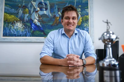 Vice de futebol do Grêmio concede entrevista para ZH<!-- NICAID(15700606) -->