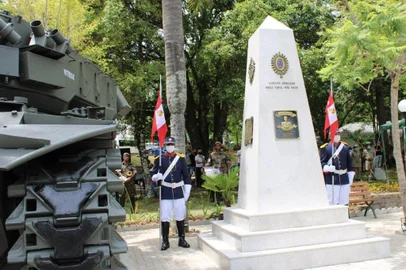 Inaugurado o obelisco em homenagem ao general da reserva Geraldo Antônio Miotto, ex-comandante Militar do Sul.O monumento fica na Praça Dante Marcucci, na área central da cidade.<!-- NICAID(14965891) -->
