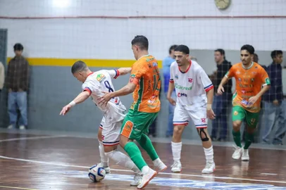 Lance de jogo da Taça Farroupilha Noroeste 2026 entre AGSL e Entre-Ijuís.