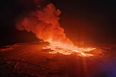 This handout picture released by the Icelandic Coast Guard on February 8, 2024 shows billowing smoke and flowing lava pouring out of a new fissure during a new volcanic eruption on the outskirts of the evacuated town of Grindavik, western Iceland. A volcanic eruption started on the Reykjanes peninsula in southwestern Iceland on Thursday, the third to hit the area since December, authorities said. (Photo by HANDOUT / Icelandic Coast Guard / AFP) / RESTRICTED TO EDITORIAL USE - MANDATORY CREDIT "AFP PHOTO /HANDOUT/ICELANDIC COAST GUARD " - NO MARKETING - NO ADVERTISING CAMPAIGNS - DISTRIBUTED AS A SERVICE TO CLIENTS<!-- NICAID(15673149) -->