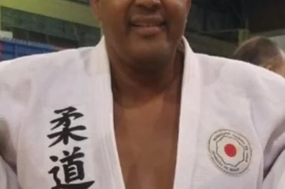 A semana começou com uma notícia dolorosa para o judô gaúcho. José Alexandre Souza de Brito faleceu na segunda-feira (17), aos 61 anos, no município de Barra do Ribeiro, no Sul do Estado. A morte foi confirmada pela Federação Gaúcha de Judô (FGJ), que não divulgou as causas do falecimento.<!-- NICAID(16170618) -->