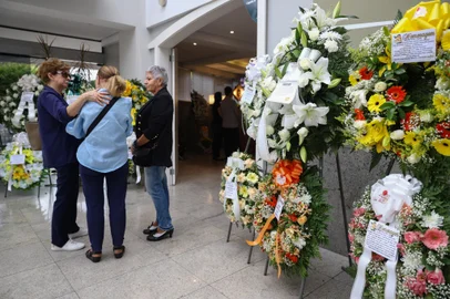 CAXIAS DO SUL, RS, BRASIL, 26/11/2024. Velório do escritor, professor e tradutor José Clemente Pozenato, no Memorial São José. Autor de "O Quatrilho", ele faleceu aos 86 anos e será sepultado no Cemitério Público Municipal. (Bruno Todeschini/Agência RBS)Indexador: Bruno Todeschini<!-- NICAID(15921943) -->
