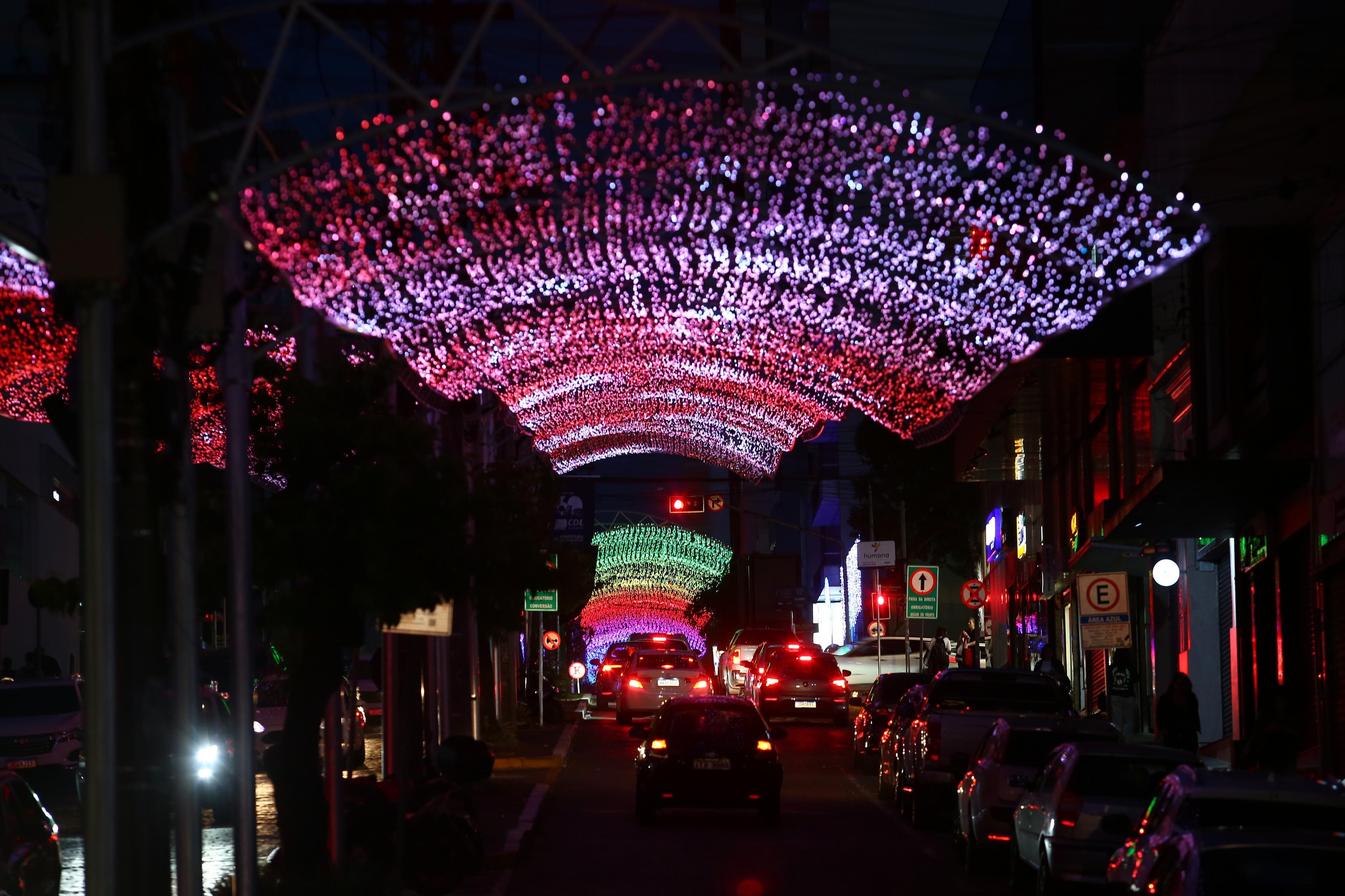 Minist&eacute;rio P&uacute;blico recomenda &agrave; prefeitura de Caxias a retirada do t&uacute;nel de led da Av. J&uacute;lio