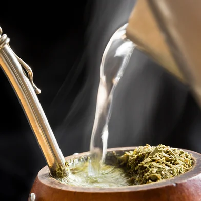 Steaming mate infusion in its customary cup that resembles the shape of a gourd, the customary vesselIndexador: Dante BusquetsFonte: 234563523Fotógrafo: Photographer<!-- NICAID(15644292) -->