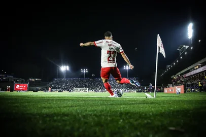 Red Bull Bragantino x Botafogo-RJ - Copa do BrasilBragança Paulista/SP; Brasil; 06/08/2025; Estádio Municipal Cícero de Souza Marques; Copa do Brasil; Red Bull Bragantino x Botafogo-RJ; Na foto, Gustavo Neves; Foto de Ari Ferreira/Red Bull Bragantino.<!-- NICAID(16098161) -->