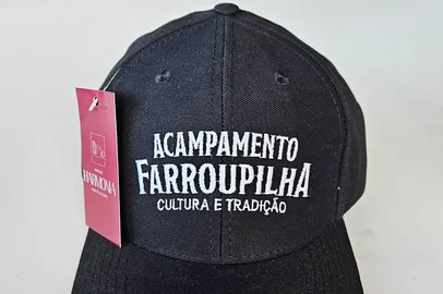 Parque Harmonia ganha loja oficial de souvenirEstátua do Laçador e outros ícones de Porto Alegre terão coleção oficial que estreia no Acampamento Farroupilha e seguirá fixa no Parque<!-- NICAID(16112617) -->