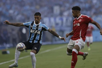 PORTO ALEGRE, RS, BRASIL, 08/03/2025- Gre-Nal 445: Grêmio e Inter se enfrentam pelo jogo de ida da final do Gauchão na Arena.  Foto: Mateus Bruxel / Agencia RBS<!-- NICAID(15991340) -->