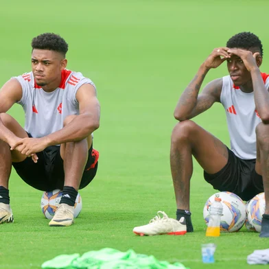 Os zagueiros Victor Gabriel (E) e Vitão em treino do Inter no CT Parque Gigante.<!-- NICAID(15962740) -->
