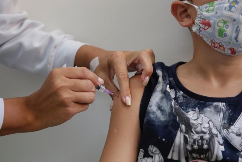 PORTO ALEGRE, RS, BRASIL,  26/01/2022-Vacinação infantil na unidade de saúde São José com Coronavac. Foto: Mateus Bruxel / Agencia RBSIndexador: Mateus Bruxel<!-- NICAID(14998875) -->