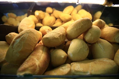 PORTO ALEGRE, RS, BRASIL - 2019.10.07 - O pão francês está 450% mais caro. Aumento no preço do trigo faz com que valor do pão chegue mais caro ao consumidor. (Foto: ANDRÉ ÁVILA/ Agência RBS)<!-- NICAID(14279985) -->