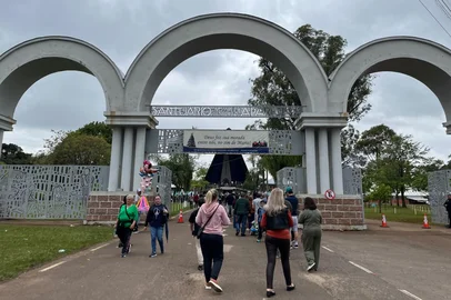 Imagem de celebração no Santuário Nossa Senhora em Passo Fundo.<!-- NICAID(16385690) -->