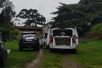 Homem mata ex-mulher, ex-sogros e comete suicídio em São Jorge<!-- NICAID(15548687) -->
