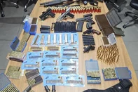 Após ameaçar esposa, homem é preso com arsenal de armas em Santa Maria<!-- NICAID(15999168) -->