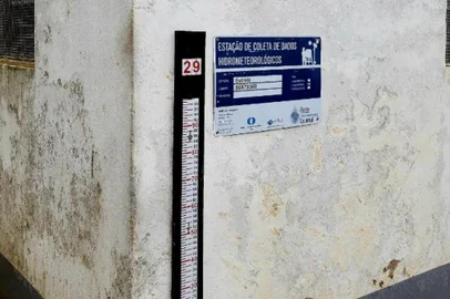 VALE DO TAQUARI, RIO GRANDE DO SUL, 2024 -Quatro cidades do Rio Grande do Sul receberam, nos últimos meses, uma modernização no seu sistema de monitoramento do nível de rios. Um novo recurso foi instalado em réguas automáticas do rio Taquari nos municípios de Lajeado, Encantado, Muçum, além de uma que monitora o rio Caí, em São Sebastião do Caí.Foto: Serviço Geológico do Brasil / Divulgação<!-- NICAID(15856862) -->
